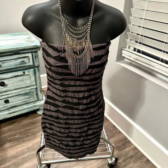 Mai Tai Strapless Black/Gray Striped Dress - Picture 5 of 7